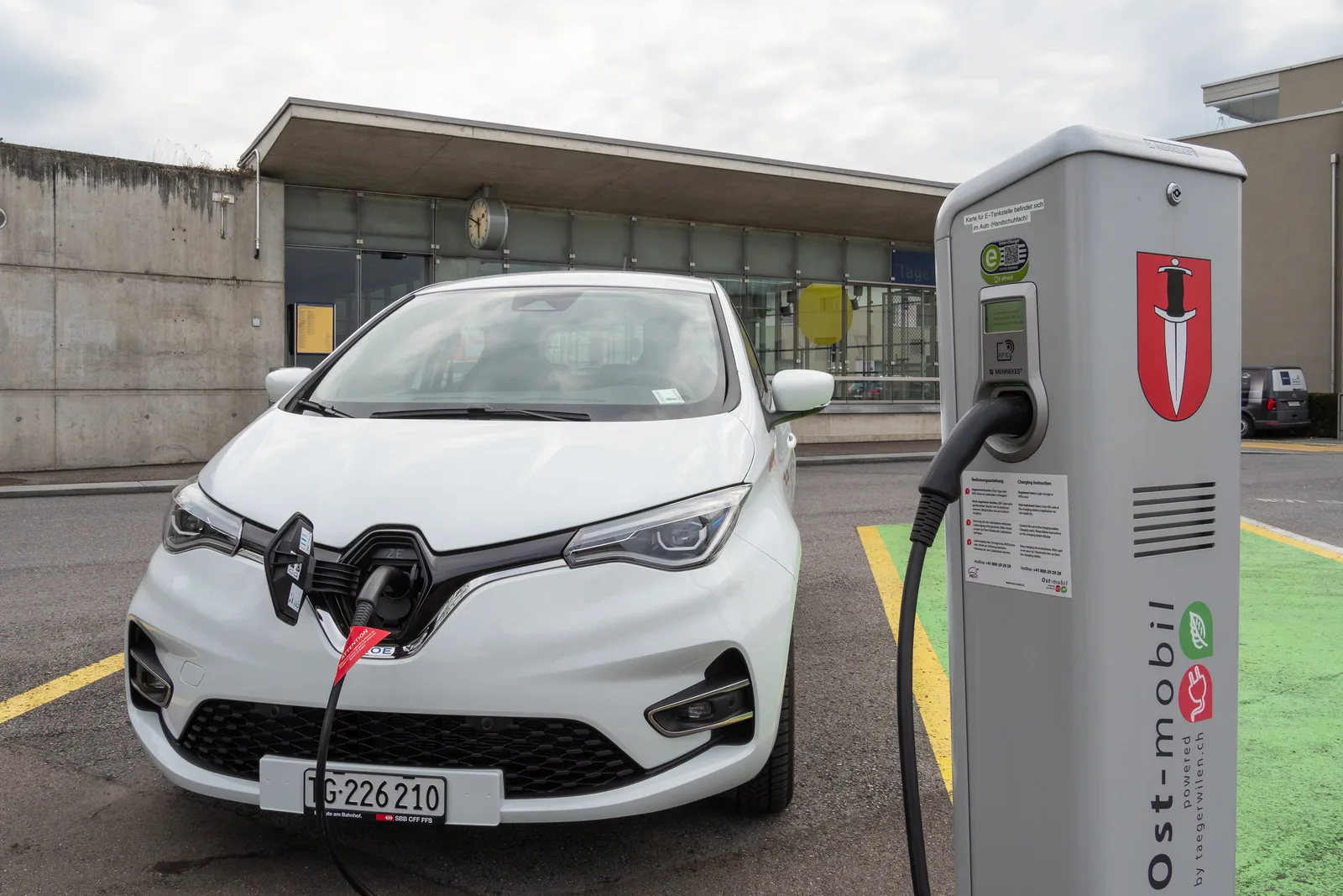 Voiture électrique d'occasion : que vérifier, quel modèle ?