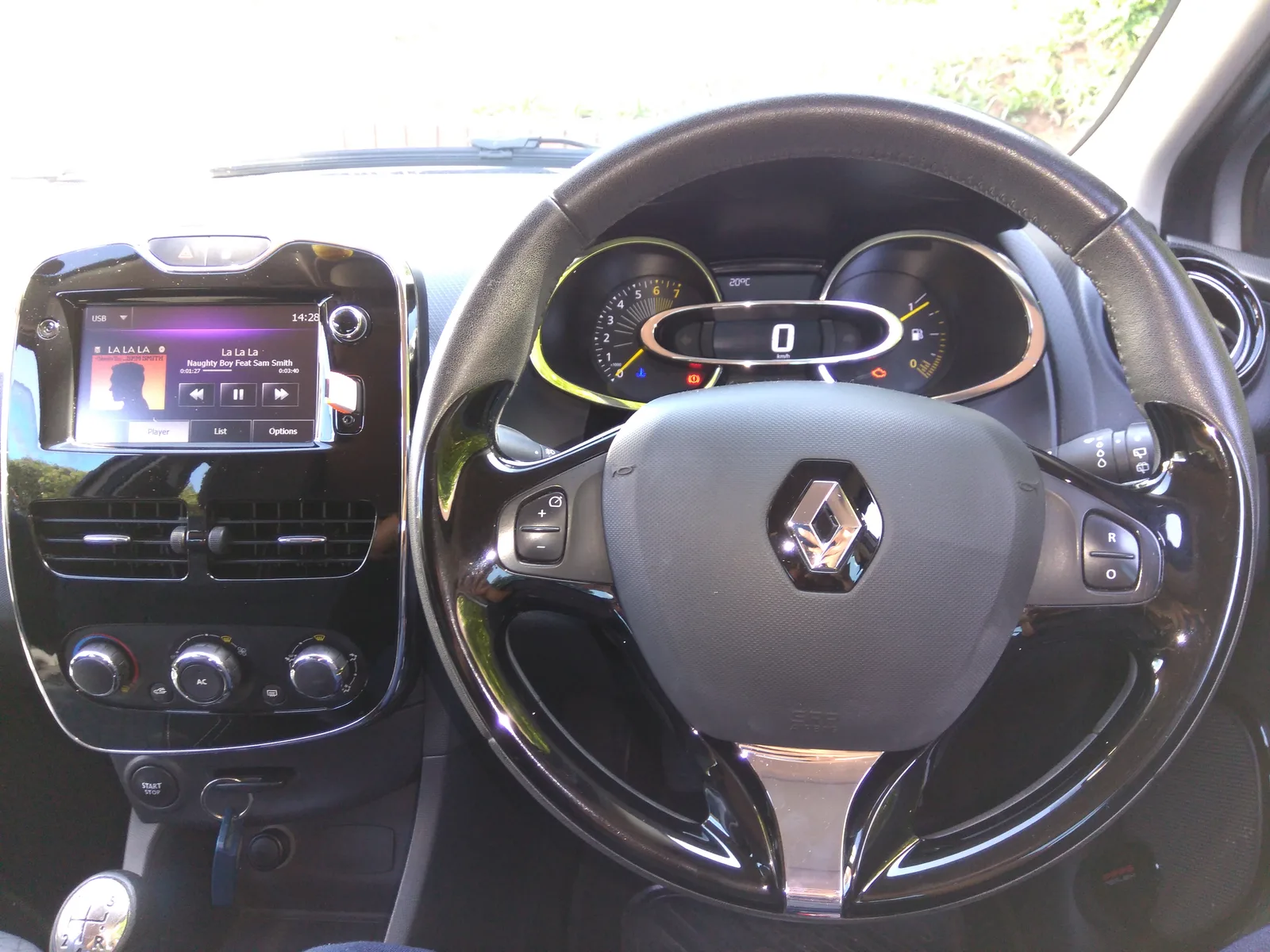 Voyant Pression Pneu Renault Clio 4 : Comment l'Éteindre (SET TPW)
